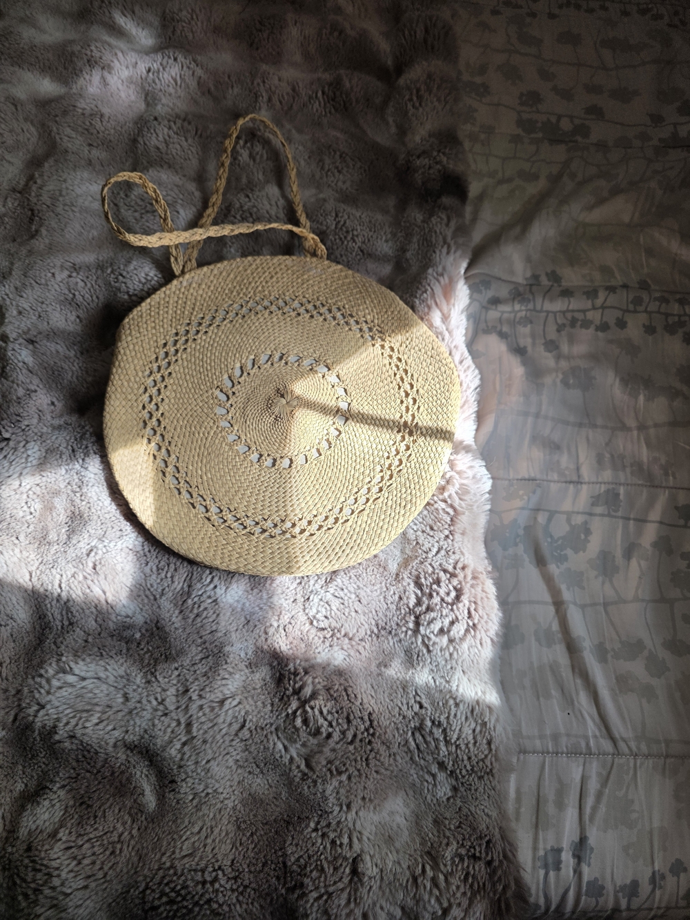 Round Woven Straw Shoulder Bag - Natural